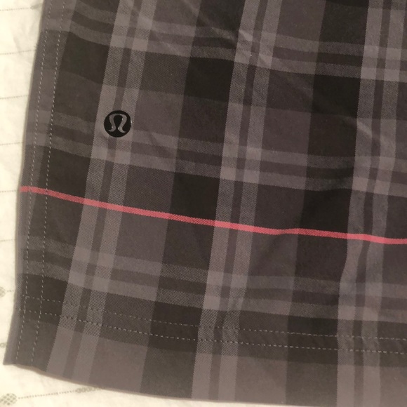 Lululemon men’s short, size 38, MINT, Retail 88$ - Picture 3 of 6